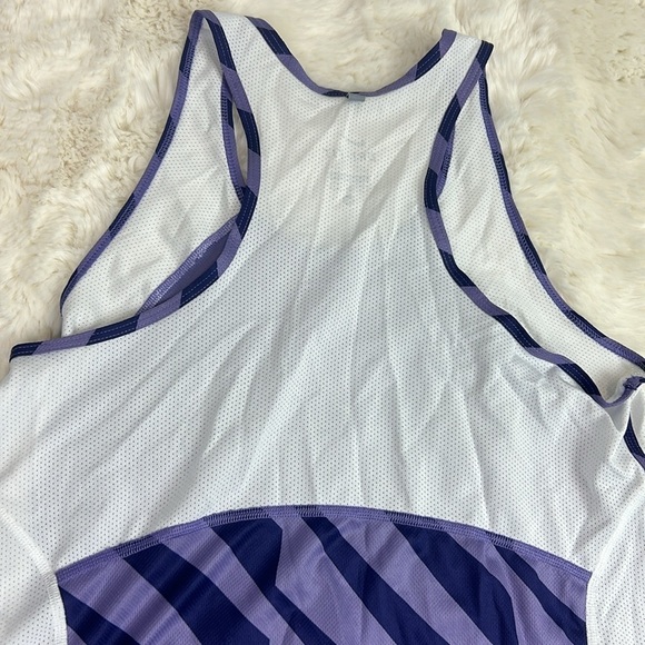 Bundle 2 Nike Women’s Dri-Fit Tank Tops Size M - Picture 3 of 11